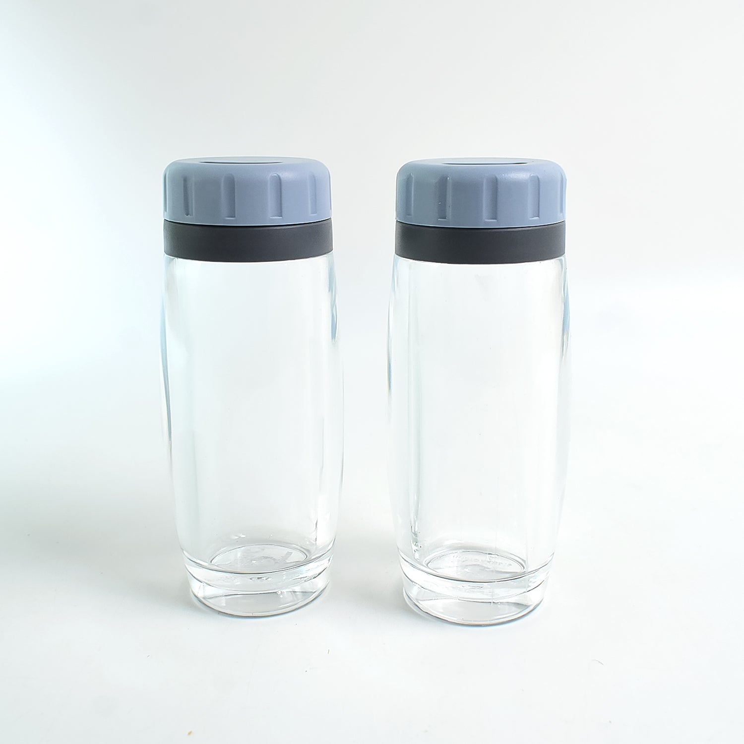 05_59f8005f-38ce-46f2-8357-707a6e017749.jpg Salt and Pepper Shaker Set of Transparent Seasoning Dispensers for Kitchen Dining Table - Image 1